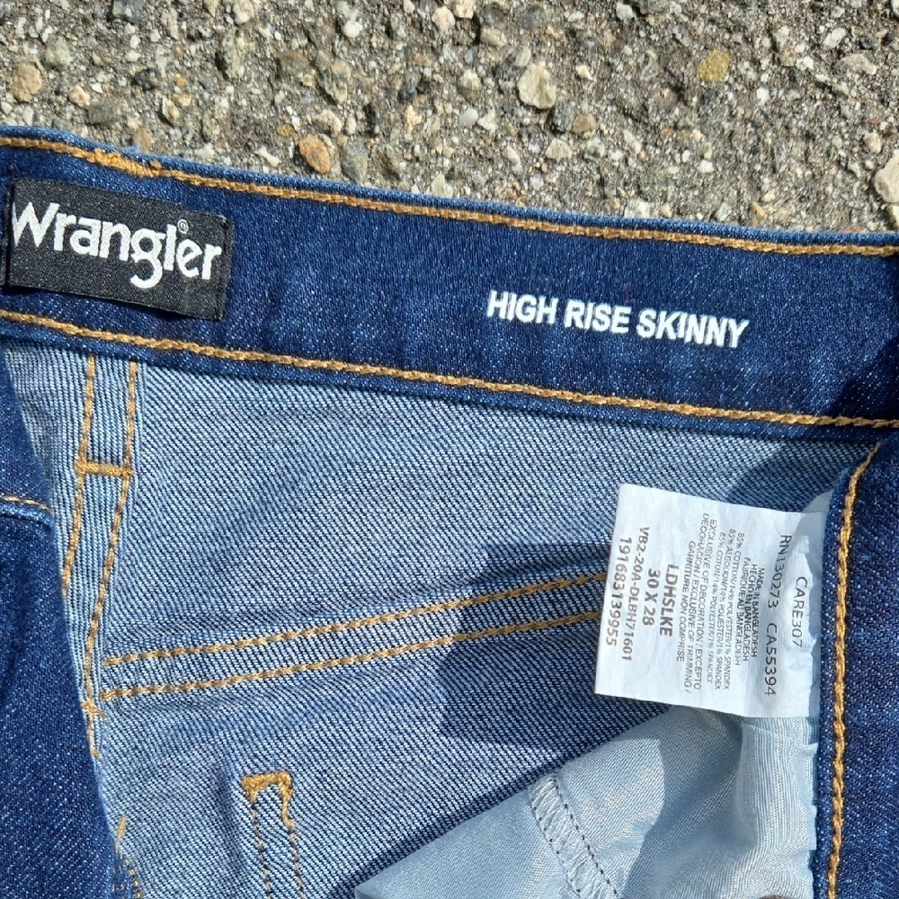 Wrangler High Rise Skinny - Picture 2 of 4